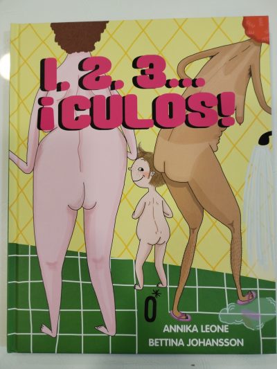 1, 2, 3...¡CULOS! ' es un divertido libro ilustrado sobre un día en la piscina. También es un libro sobre nuestros cuerpos y la desnudez.